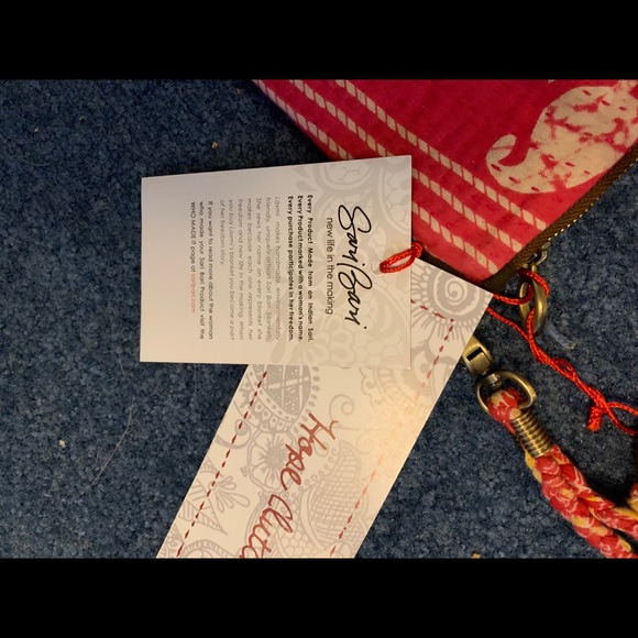 Better Way Wristlet/crossbody - Picture 2 of 3